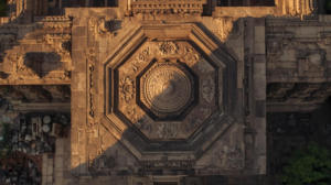 हेमाडपंती मंदिर स्थापत्यशैली आणि त्यामागील भौमितिक अचूकता.