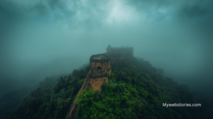 प्रतापगड किल्ला आणि जावळीचे घनदाट अरण्य.