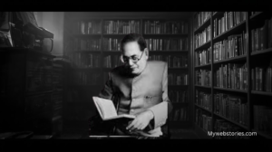 राजगृह येथील ग्रंथालयात पुस्तकांचे वाचन करताना डॉ. बाबासाहेब आंबेडकर.